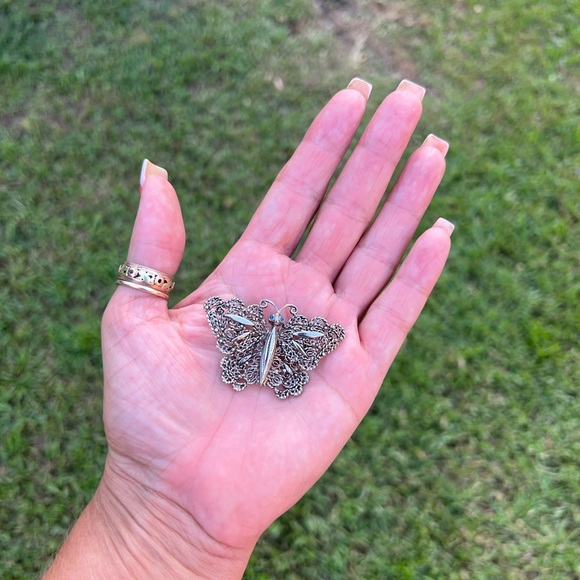 Silver-tone Filigree Blue Rhinestone Eyes Butterfly Brooch👠 - Picture 7 of 17